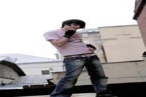 <img300*200:stuff/z/59410/Hot%2520Emo%2520Guyz/i1216860593_5.jpg>