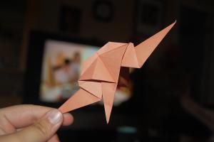 <img300*200:stuff/z/62304/Origami%2520birdbase%252c%2520crane%2520and%2520dinosaur%2520tutorial/DSC_0378.JPG>