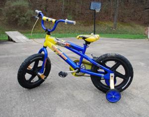 <img300*0:stuff/z/93740/A%2520Child%2527s%2520Playthings/oct%20256.jpg>