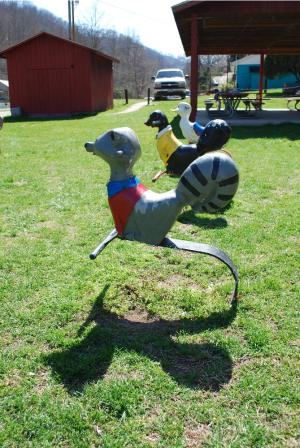 <img300*0:stuff/z/93740/A%2520Child%2527s%2520Playthings/pony.jpg>