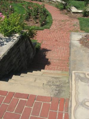 <img300*0:stuff/z/93740/Rose%2520Garden%2520-%2520Huntington%2520WV/Julyaug2008%20376.jpg>