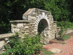 <img300*0:stuff/z/93740/Rose%2520Garden%2520-%2520Huntington%2520WV/Julyaug2008%20389.jpg>