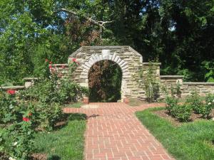 <img300*0:stuff/z/93740/Rose%2520Garden%2520-%2520Huntington%2520WV/Julyaug2008%20390.jpg>