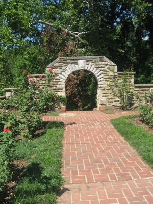 <img300*0:stuff/z/93740/Rose%2520Garden%2520-%2520Huntington%2520WV/Julyaug2008%20391.jpg>